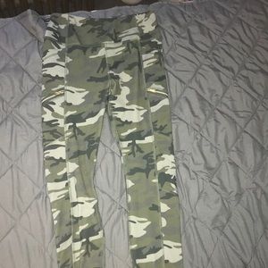 Justice camo leggings with gold zipper